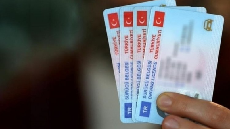 Eski tip sürücü belgesi olanlar dikkat; Süre azalıyor...