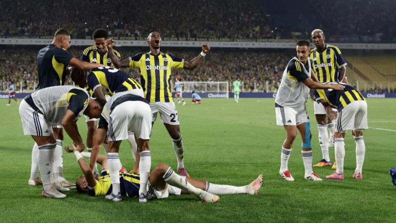 Fenerbahçe ezdi geçti; 5 golle play-off turunda