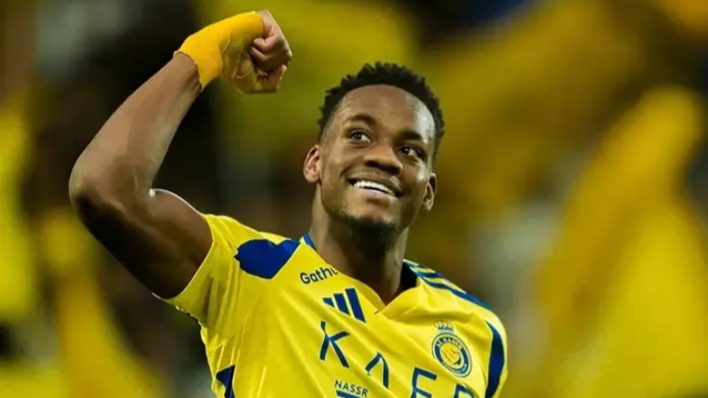 Fenerbahçe ilk imzayı ona attırıyor