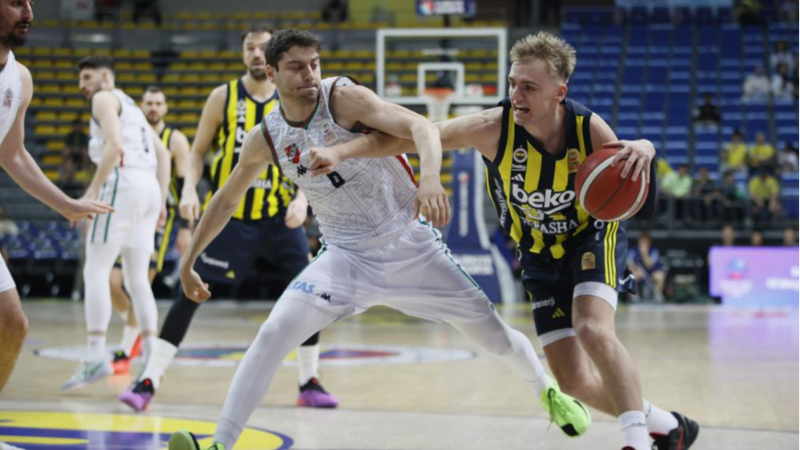 Fenerbahçe liderliği garantiledi, Karşıyaka'yı ateşe attı