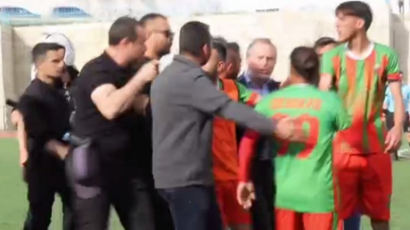 Futbolcuyu darbeden polis memuru hakkında soruşturma başlatıldı