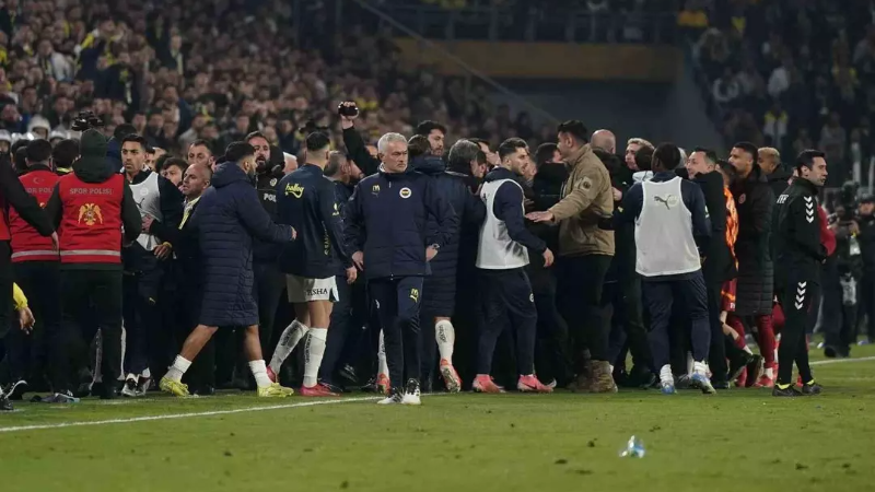 Galatasaray cephesinden Jose Mourinho'ya; Türkiye’yi neresi zannediyor?