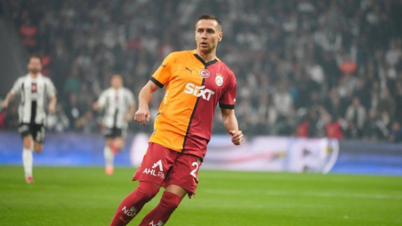 Galatasaray'da o isim ayrılıyor