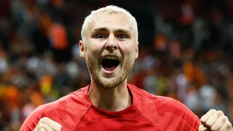 Galatasaray'da o isim için kriz çıktı!