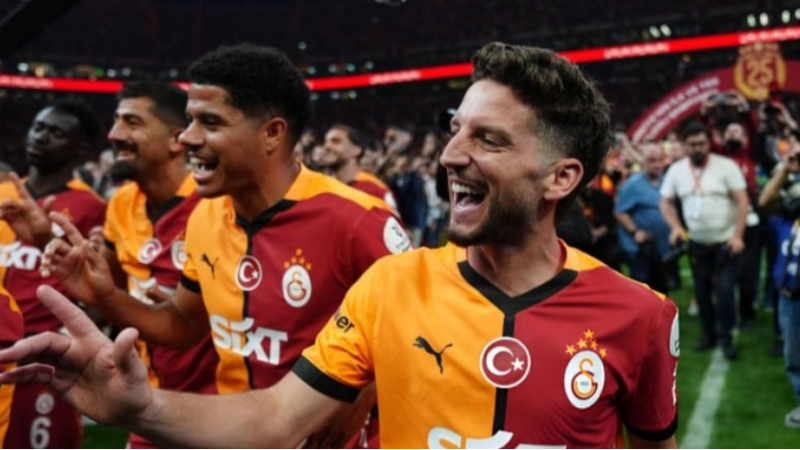 Galatasaray'ın eski yıldızı futbolu bıraktı