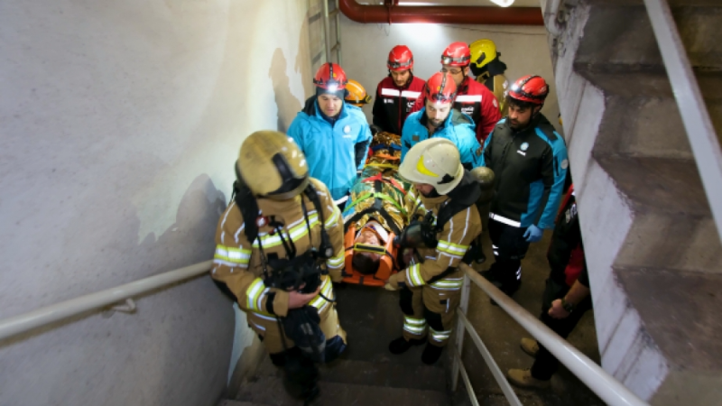 Gece 02.00; Bu adamlar ne yapıyor?