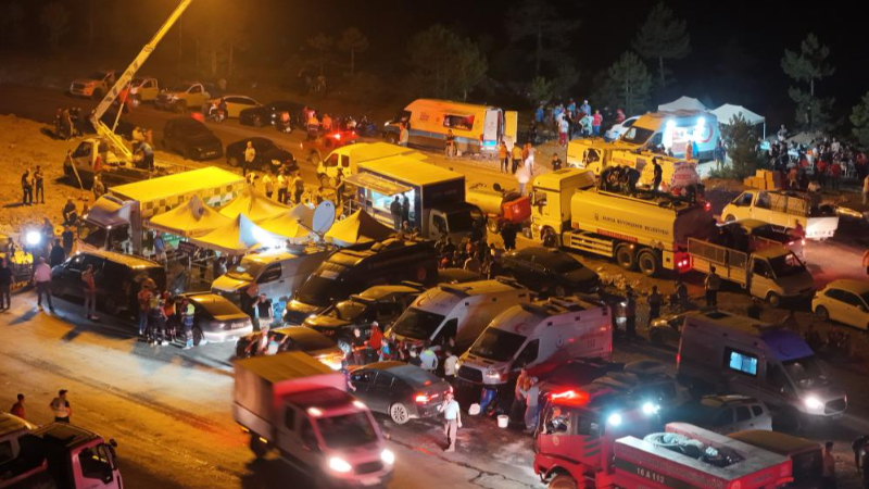 Gece gündüz demediler Bursa'da yangın için mücadele ettiler
