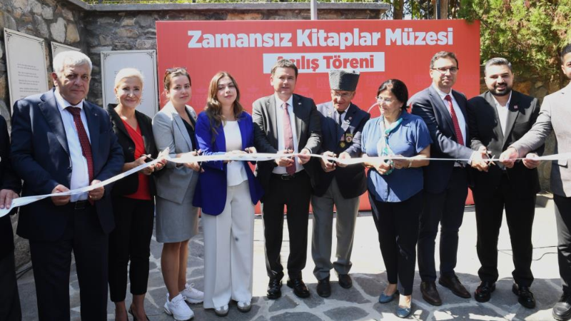 Geçmişin izlerini taşıyan 3 bin kitap Bursalılarla buluştu