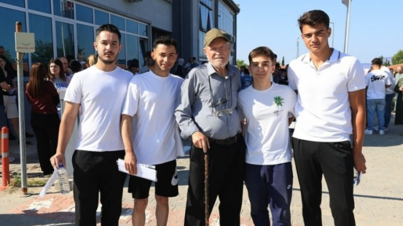 Gençlere örnek olan amca! YKS'nin 