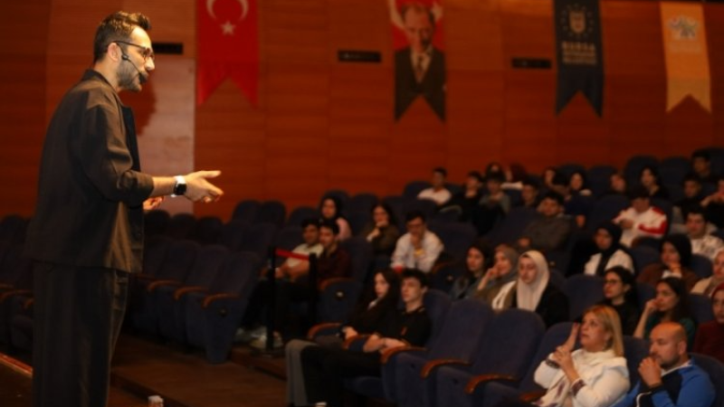 'Gri Koç', Bursalı gençlere sınav kazandıran taktikleri anlattı
