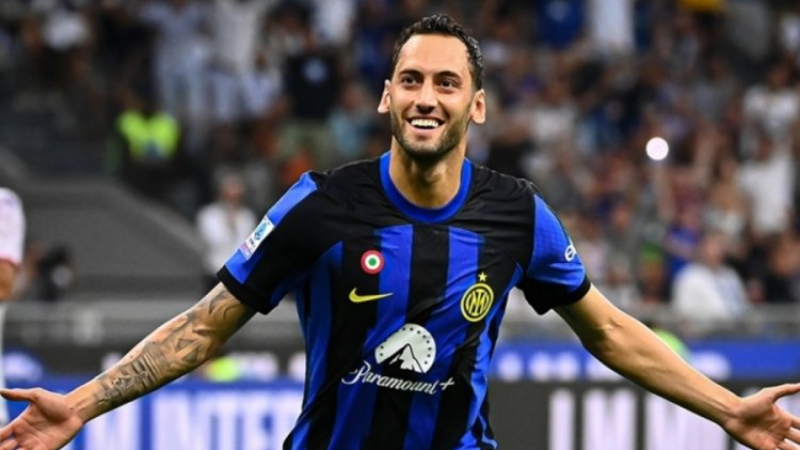 Hakan Çalhanoğlu, Inter'de ekim ayının futbolcusu oldu