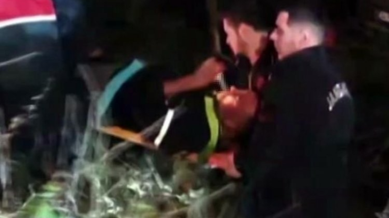 Hayrete düşüren olay; Şarampole uçtu, sigarasını yaktı...