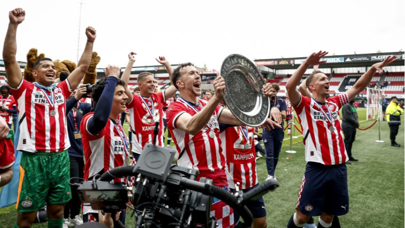 Hollanda'da mucize gerçekleşti; Ve PSV şampiyon