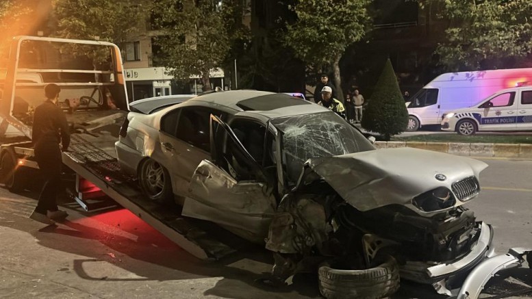 İki otomobil çarpıştı: 4 yaralı
