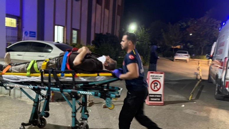 İki otomobil çarpıştı: 8 yaralı