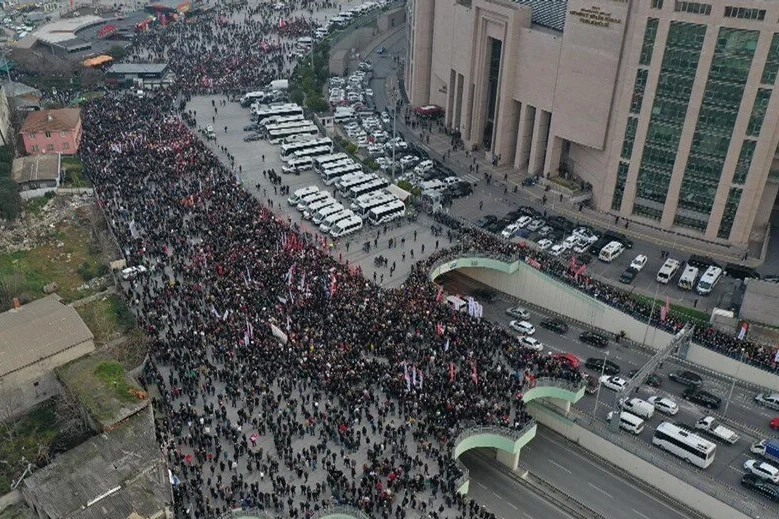 İmamoğlu ifade verdi: Adliyede arbede çıktı