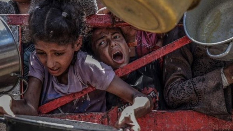 İnsanın içini acıtan fotoğraflar; Açlıktan ölmek üzereler...