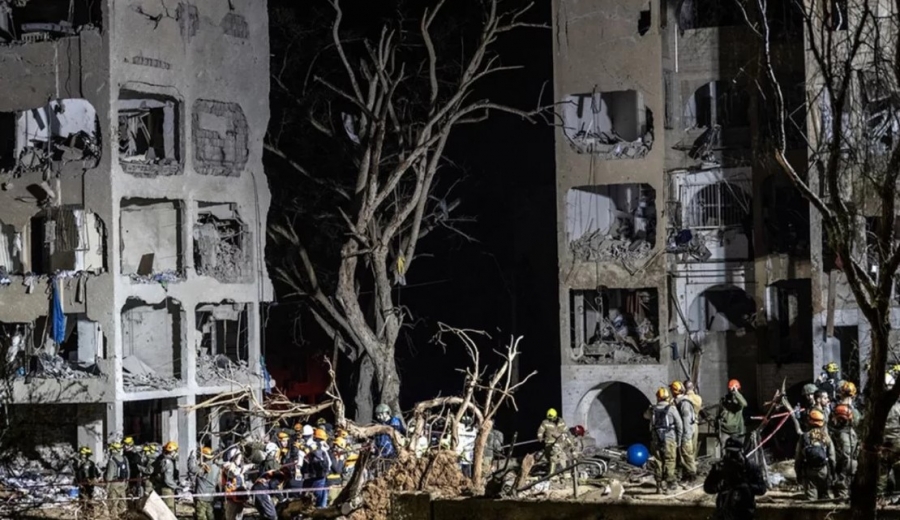 İran, İsrail'de 5 şehri yerle bir etti! Yıkım büyük, yüzlerce ölü var