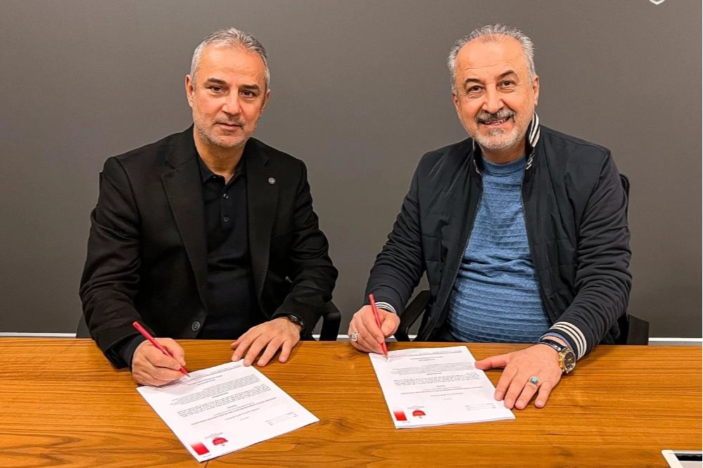 İsmail Kartal imzayı attı