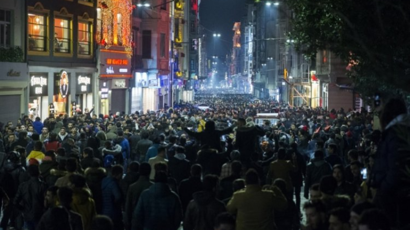 İstanbul'dan sonra İzmir'de yasakladı...