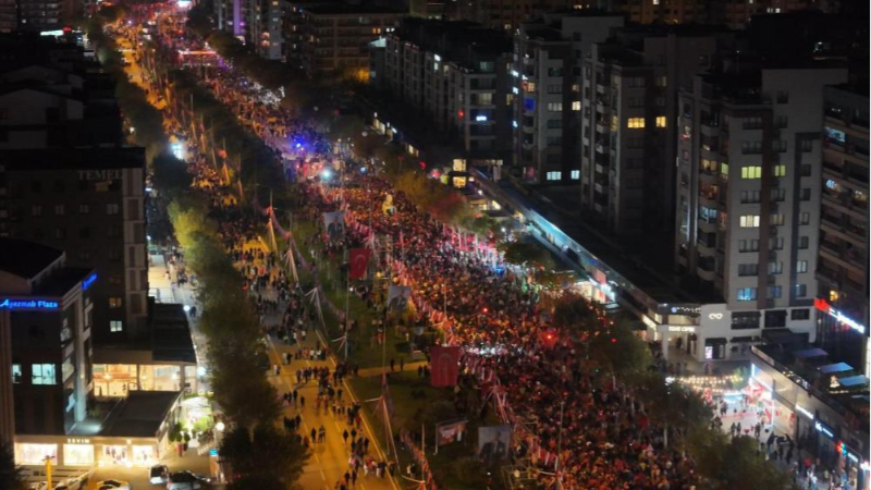 İşte Bursa; Yaşasın Cumhuriyet
