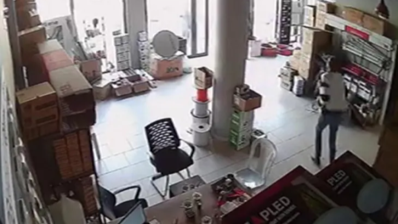 İşte Bursa'da hissedilen deprem anı!