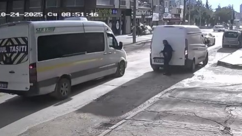 İşte Bursa'da kaza anı; Ne olduğunu anlayamadı...
