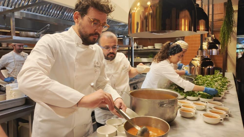 İtalyan Şef Danilo, Bursa'da kimsesiz çocuklara iftarda ziyafet çekti