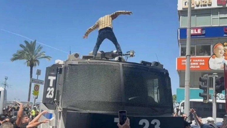 İzmir'deki TOMA'ya çıkan müdür yardımcısı görevden uzaklaştırıldı
