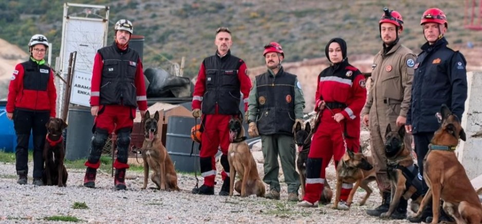 K9 arama kurtarma köpekleri Bursa’da bakın hangi şartlarda eğitiliyor