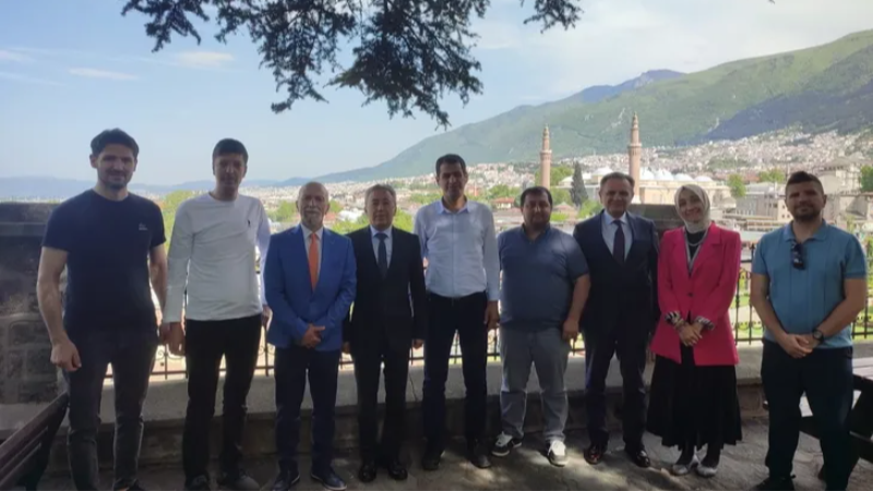 Kaçak rehberlere karşı Bursa'da toplandılar!
