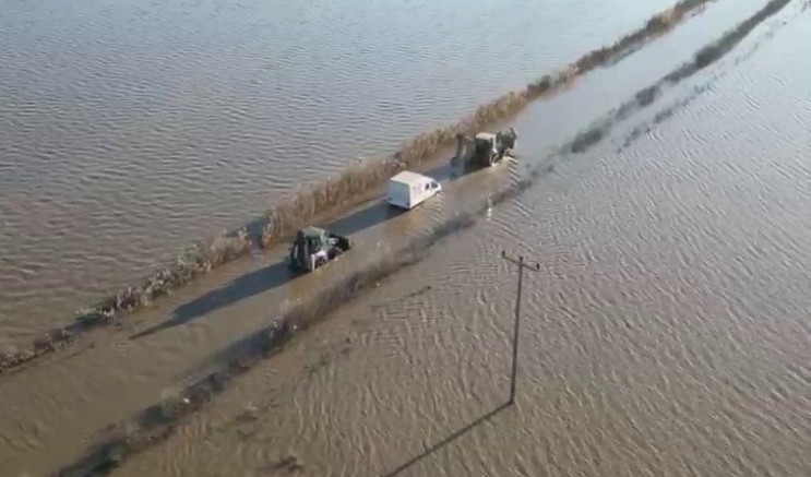 Karacabey'de dere taştı, yol sular altında kaldı; İşte böyle kurtarıldı