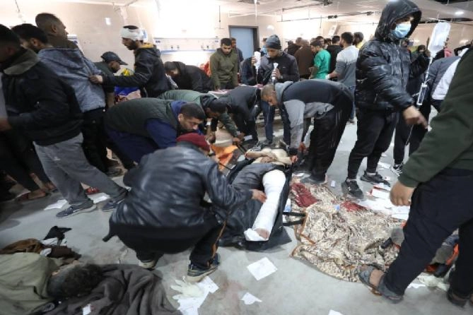 Katil İsrail, Gazze saldırılarını sürdürüyor: 13 ölü