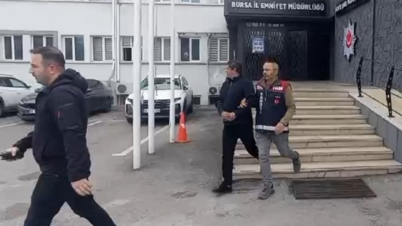 Kendini vali, kaymakam olarak tanıttı, yüzlerce kişiyi dolandırdı