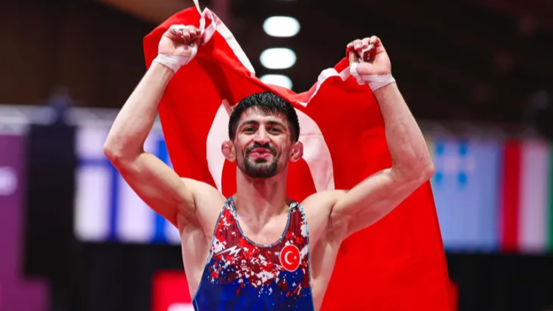 Kerem Kamal tarih yazdı!