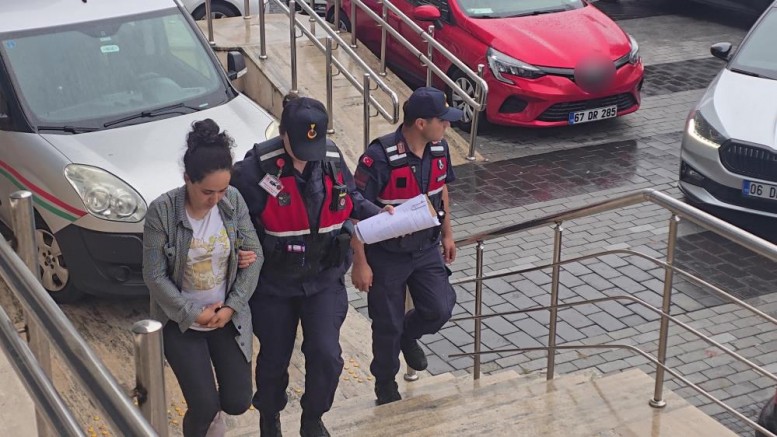 Kızlarını zincire bağlayan anne ve baba tutuklandı