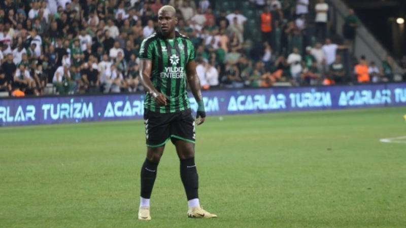 Kocaelispor'da sürpriz gelişme; Dev forvetle yollar ayrıldı