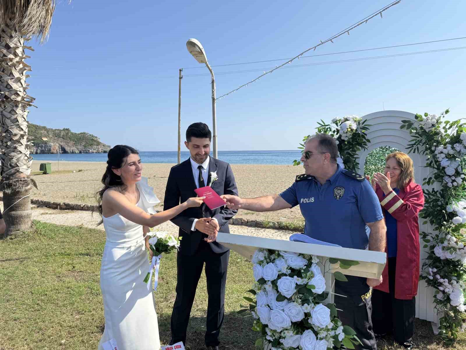 Komiserler hayatlarını birleştirdi