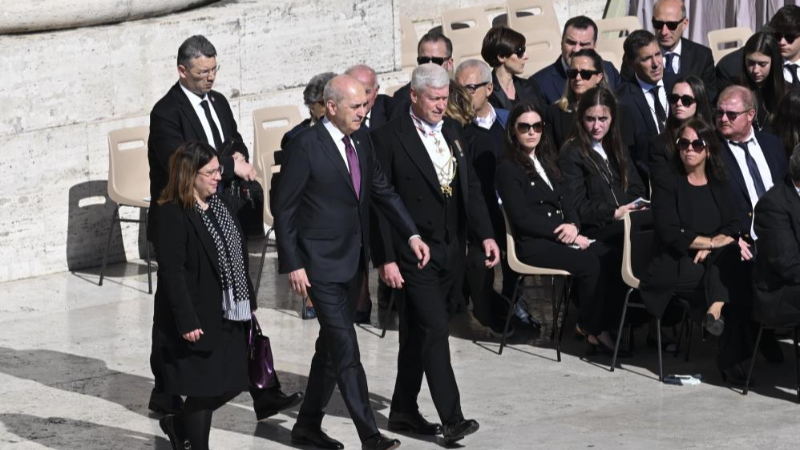 Kurtulmuş, Papa Franciscus'un cenaze törenine katıldı