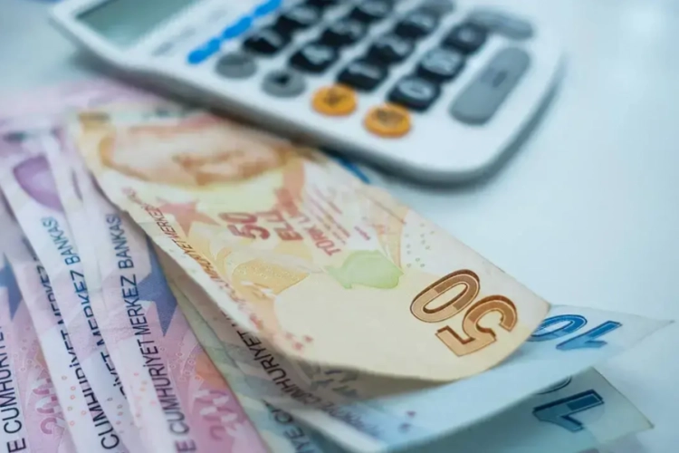 Kuzey Kıbrıs'ta asgari ücret 37 bin 818 TL oldu!