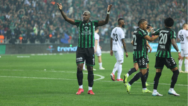 Lider Kocaelispor, Sakarya'ya acımadı