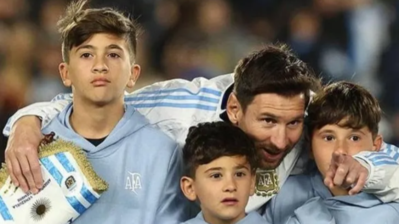 Lionel Messi Arjantin'e gözyaşlarıyla veda etti