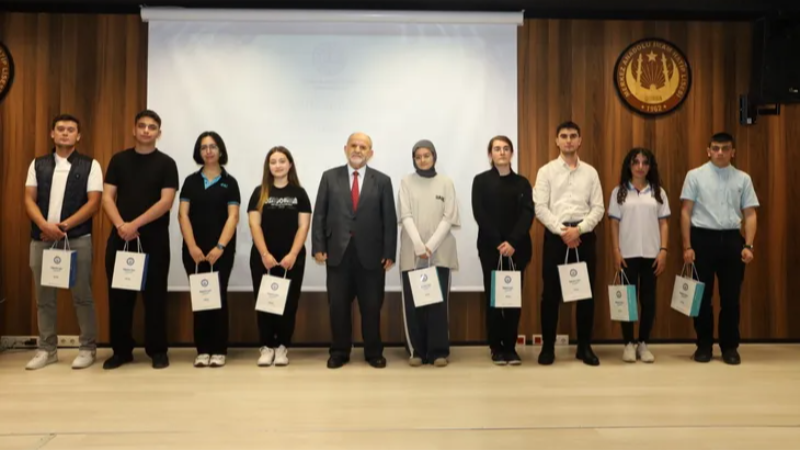 Liseli şairler Bursa'da ödüllerine kavuştu