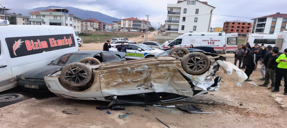 Bursa’da 14 yaşındaki ehliyet sürücü kaza yaptı; 4 ağır yaralı