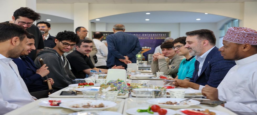Şahin Biba bayram kahvaltısını yabancı öğrencilerle yaptı