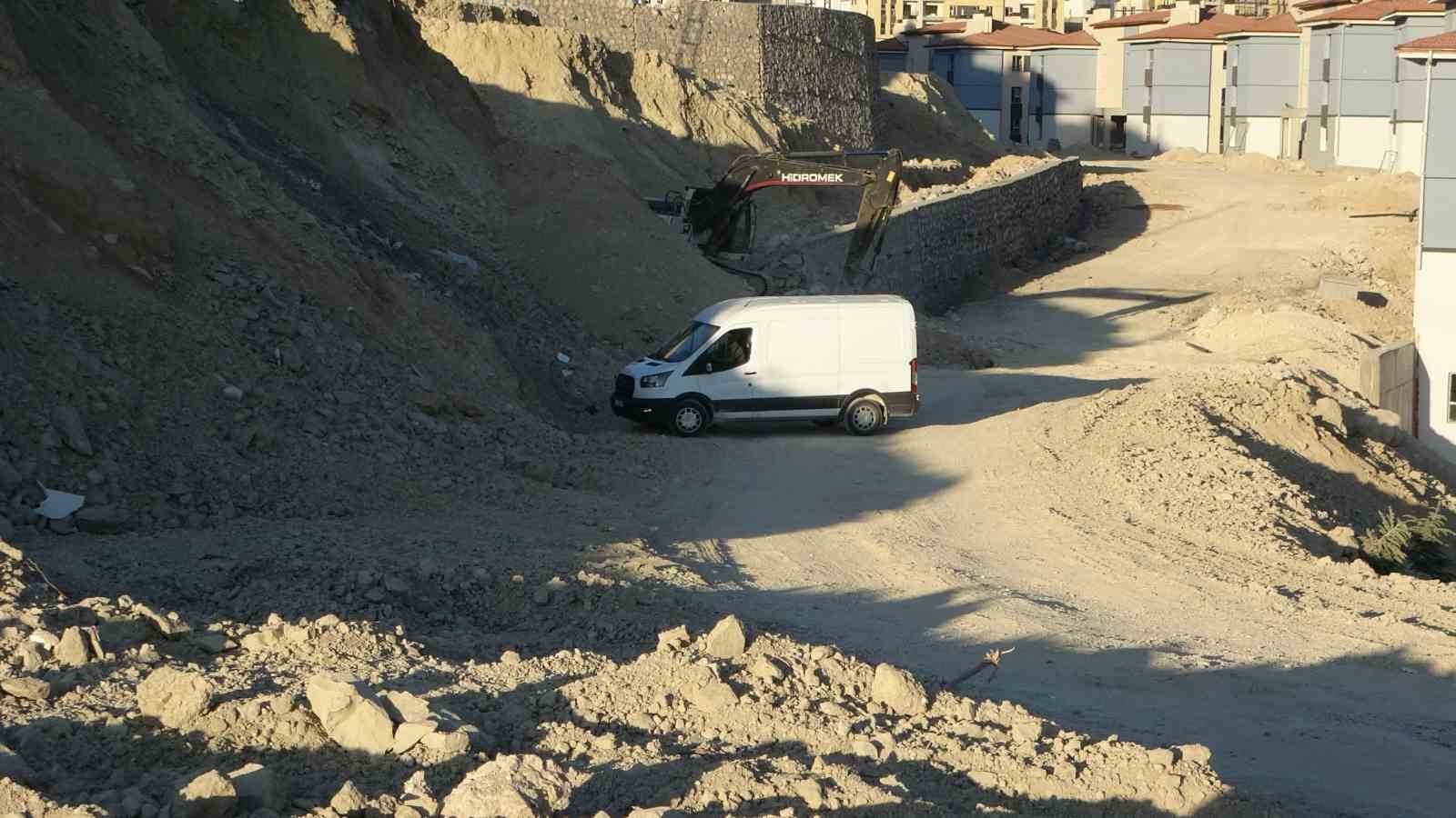 Malatya’da şantiye alanında top mermisi bulundu