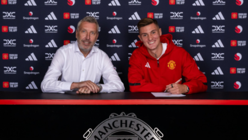 Manchester United Sesko'yu duyurdu