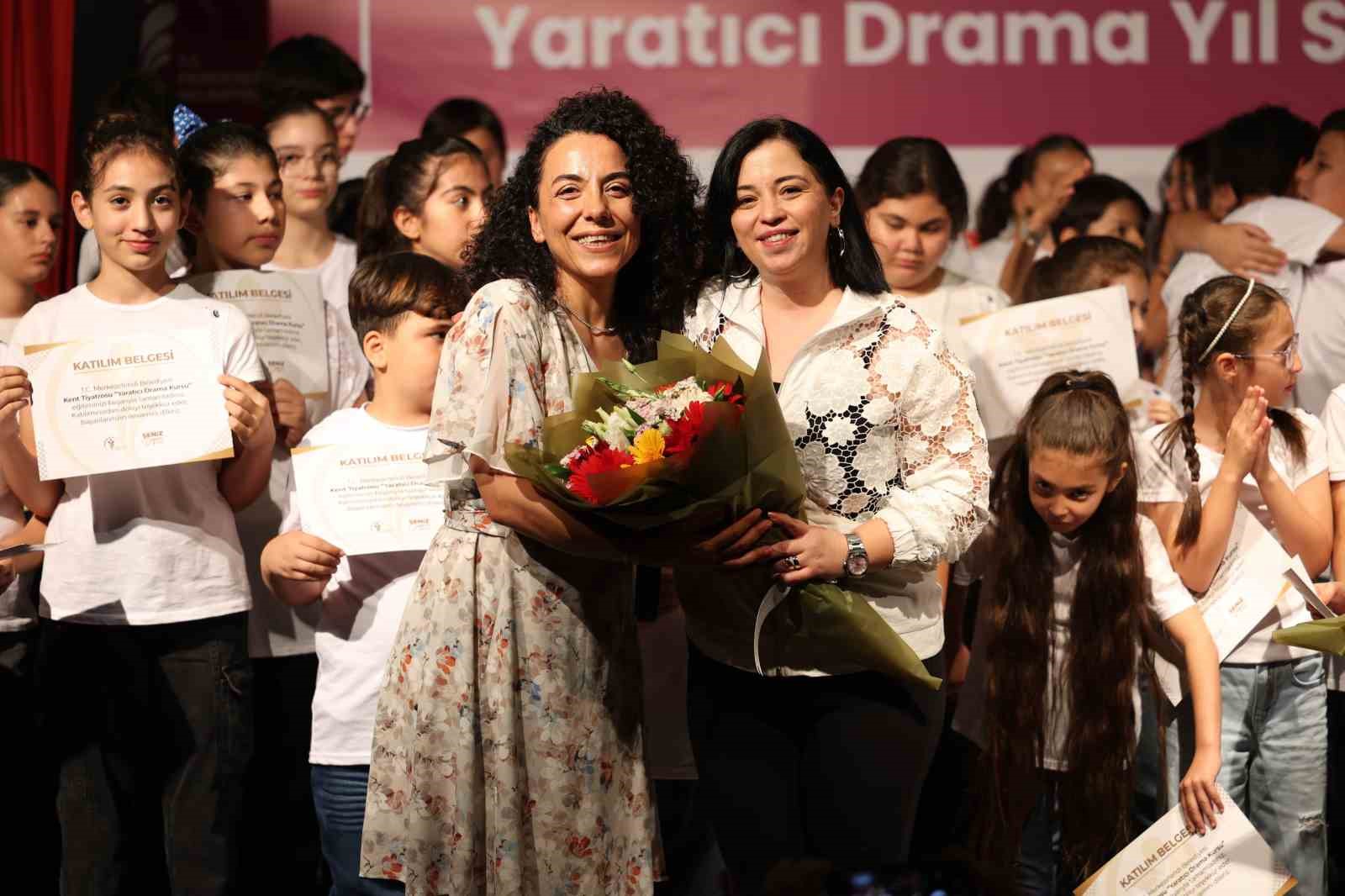 Merkezefendi Kent Tiyatrosu’nda yılsonu gösterisi ve sertifika töreni gerçekleşti