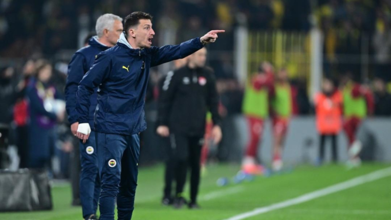 Mert Hakan, derbide neden kırmızı kart gördü?