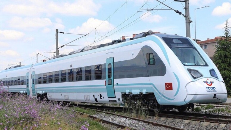 Milli elektrikli hızlı trenden yeni rekor